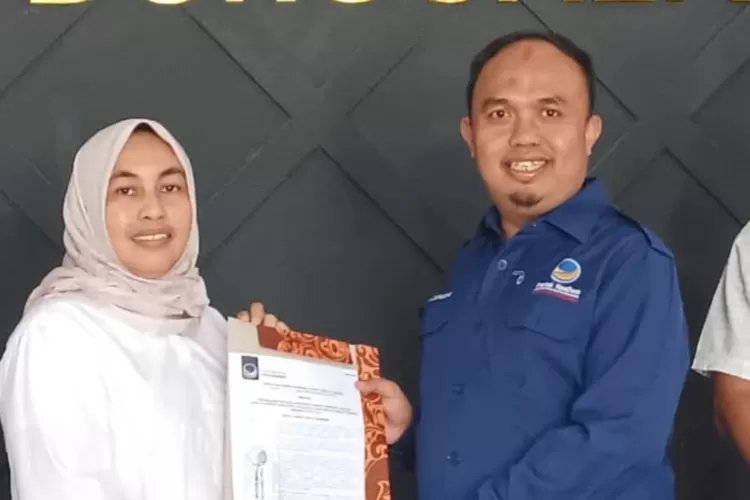 Penyerahan dokumen pengurus DPD Nasdem Donggala ke KPU