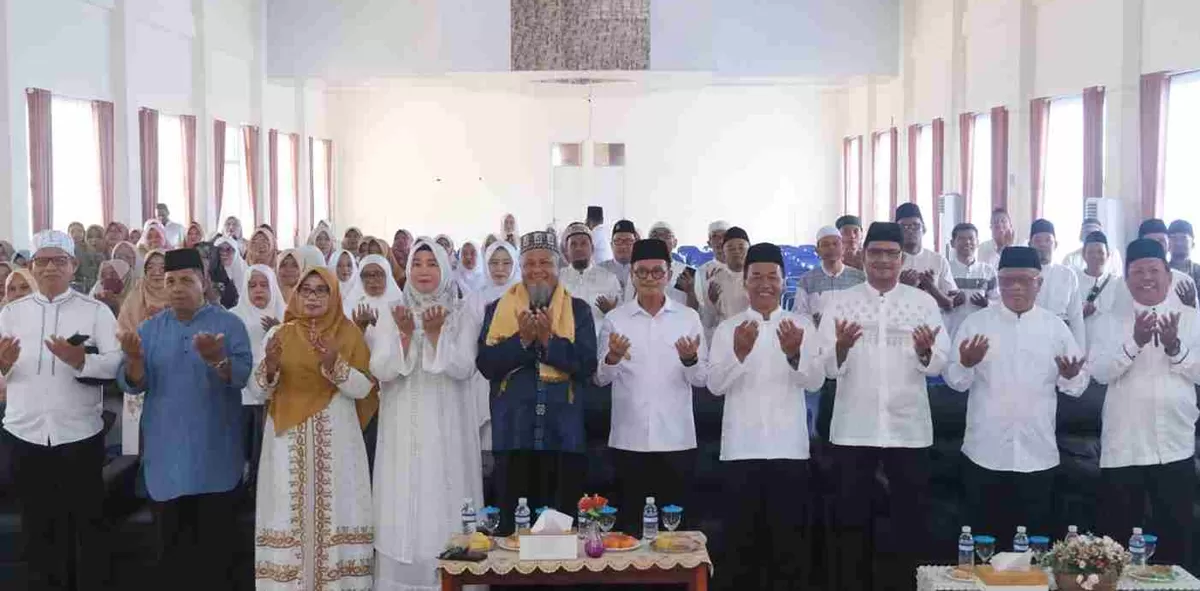 Wawako Tanjungpinang, Raja Ariza, foto bersama saat menghadiri ceramah dan doa menyambut Ramadan 1447 H/2026 M di Aula SMA Negeri 2 Tanjungpinang. (Foto: Diskominfo Tanjungpinang)
