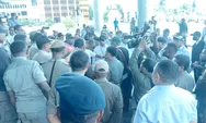 Demo Damai, Ratusan ASN Geruduk Kantor Gubernur Papua