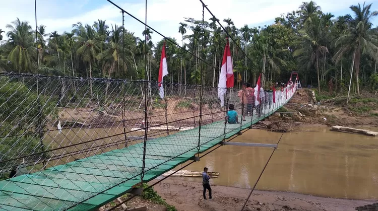 Suasana khidmat dan penuh rasa syukur mewarnai kegiatan Peusejuek sekaligus peresmian Jembatan Gantung Garuda yang berlokasi di Desa Gampong Tengoh, Kecamatan Sawang, Kabupaten Aceh Utara, 24 Februari 2026.