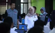 Pantau Ujian Seleksi CPNS di Kampus Universitas Muhammadiyah Bulukumba, Ketua DPRD Bulukumba, Umy Asyiatun Khadijah Beri Semangat Kepada Para Peserta