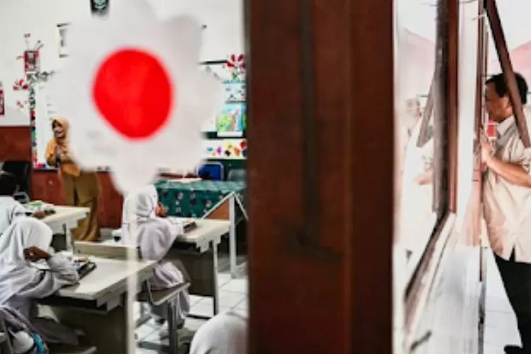Presiden Prabowo saat Meninjau Pelaksanaan MBG di SDN 1 dan SDN 2 Kedung Jaya. (instagram.com/presidenrepublikindonesia)