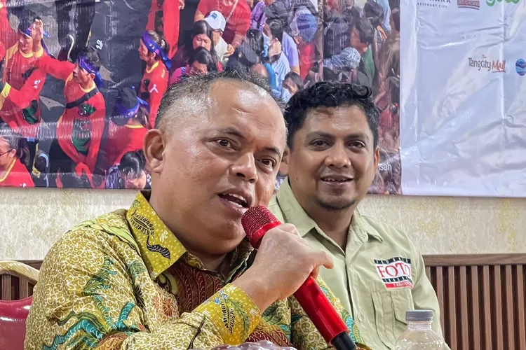 Rektor Universitas Muhammadiyah Tangerang (UMT), Desri Awen, didampingi Ketua PFI Tangerang, Dery Ridwansah ketika membuka PFIT Goes To Campus - Foto: Henri Lukmanul Hakim