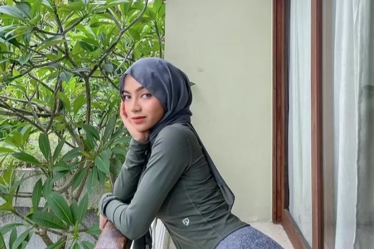 Ternyata Ini Sosok Oklin Fia Yang Viral Usai Makan Es Krim Dengan Cara Vulgar Bikin Heboh