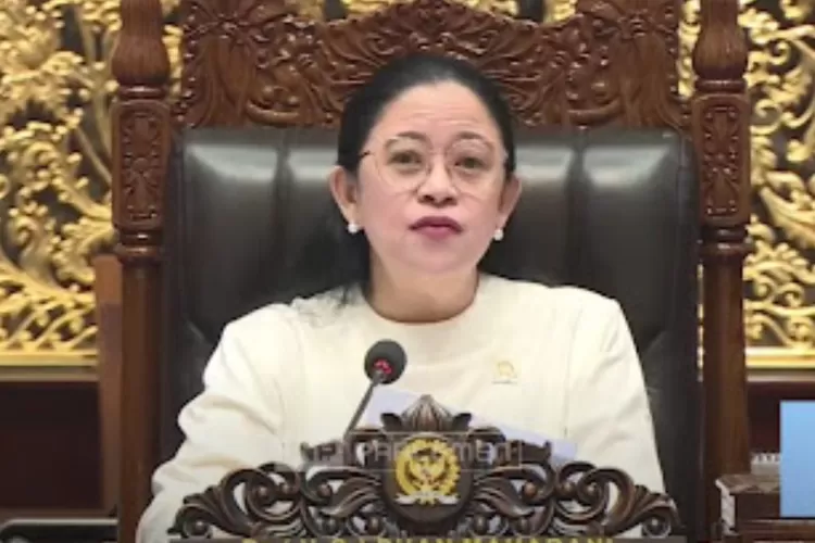 Ketua DPR RI, Puan Maharani saat menyetujui RUU TNI disahkan menjadi Undang-Undang dalam Rapat Paripurna DPR RI ke-15. (Dok. DPR RI)