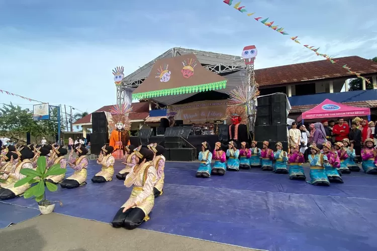 Pelaksanaan Pentas Seni (Pensi) dan Literasi Budaya Bulan Bahasa di SMPN 8 Depok, yang terletak di Jalan Tugu Raya, Kelurahan Tugu, Kecamatan Cimanggis.&nbsp; (ANDIKA EKA/RADAR DEPOK)