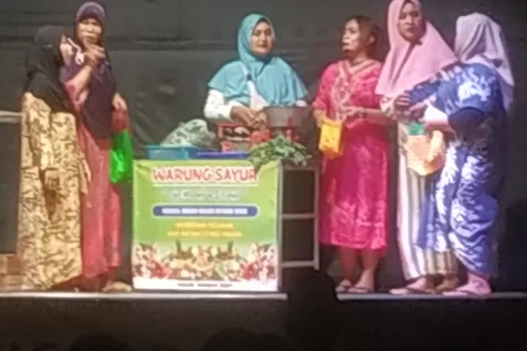 Salah satu adegan pementasan 'Tuyul' oleh Sanggar Teater Joglo Bintang.  (Teguh Priyono)