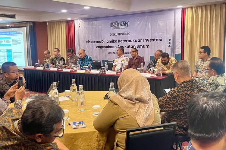 Inisiatif Strategis Transportasi (INSTRAN) menggelar Diskusi Publik bertajuk &ldquo;Diskursus Dinamika Keterbukaan Investasi Pengusahaan Angkutan Umum&rdquo; - Foto: Henri Lukmanul Haakim