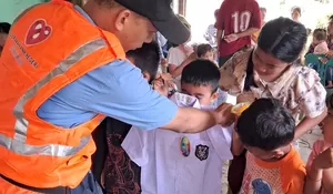 Gerakan Anak Negeri dan FAJI Jabar Pulihkan Penyintas Bencana Tapanuli Selatan, Berikan Seragam Gratis Hingga Trauma Healing