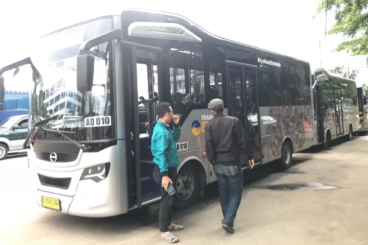 Tampak Biskita Trans Depok yang berada di Terminal Depok, dan jam operasional Biskita normal selama Tahun Baru. (ANDIKA EKA/RADAR DEPOK)