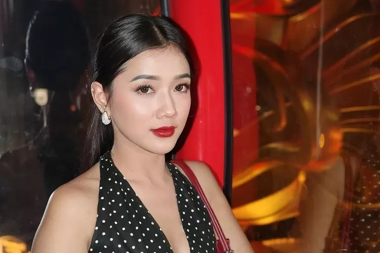 Anindya Salsa, Presenter yang Ramai Diisukan Dekat dengan Desta Mahendra. (Instagram @anindyasalsa)