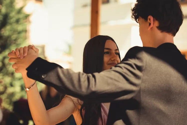  Ramalan cinta zodiak Gemini dan Cancer Rabu 10 April 2024 temukan bahasa yang sama dengan orang lain (Ilustrasi -pexels/Oana Andrei)