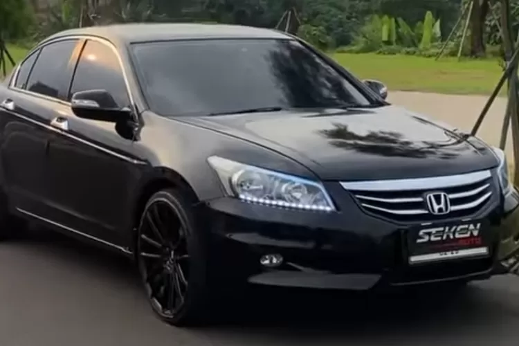 Sedan mewah Honda Accord 2012 (Seken Auto)