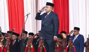 Bupati Rudy Susmanto Ajak Kobarkan Semangat Kemerdekaan di Semua Lini, Kibarkan Bendera Merah Putih Serentak