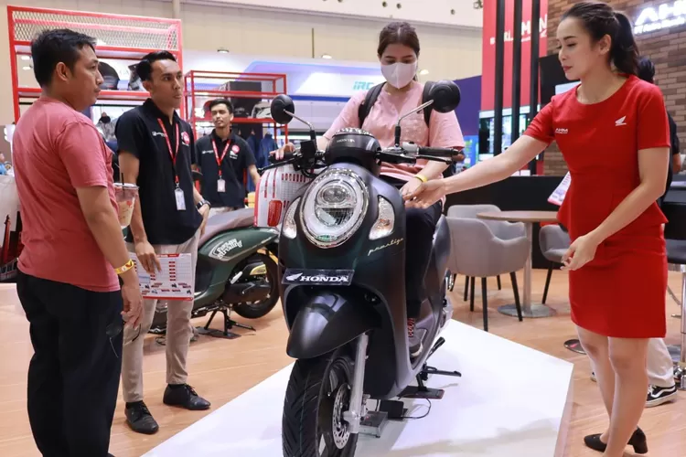 Tampilan anyar Honda Scoopy menarik perhatian pengunjung IMOS 2023.