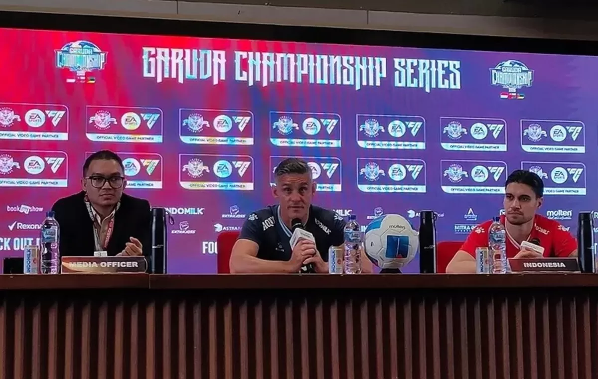 Pelatih Timnas Indonesia John Herdman dan perwakilan pemain Kevin Diks dalam jumpa pers prematch jelang lawan Oman di SUGBK, Jakarta, Kamis, 4 Juni 2026.