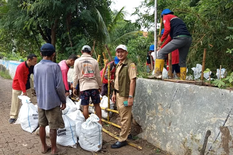 Tanggul Jebol di Kali Plumbon, Pemkot Semarang Lakukan Penanganan Cepat