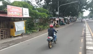 PKL Raya Bogor di Depok Ogah Disebut Ilegal, Satpol PP Bilang Begini