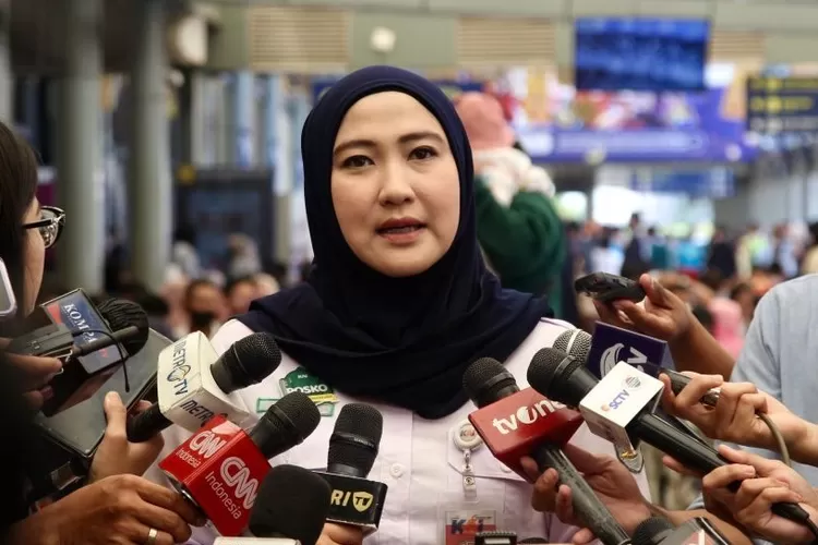 Corporate Secretary PT KCIC, Eva Chairunisa ketika memberikan keterangan kepada wak media - Foto: Henry Lukmanul Hakim