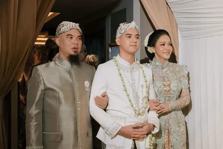 Al Ghazali didampingi Ahmad Dhani dan Maia Estianty tepat pada hari pernikahannya di tanggal 16 Juni 2025 (Foto: Gorajuara/ Instagram/ @alghazali7)