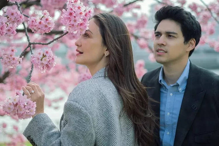 Luna Maya resmi dilamar Maxime Bouttier (Foto: Gorajuara/ Instagram/ @lunamaya)