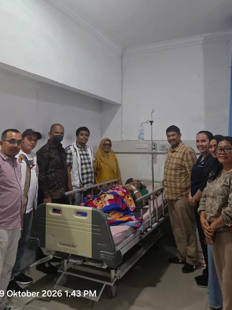 Wujud Nyata Program "Medan untuk Semua": Plt Kepala UPT Puskesmas Belawan Tinjau Langsung Pemulihan Pasien Pasca-Operasi di RS PHC.(foto/Lie)   (Lie/Promedia)