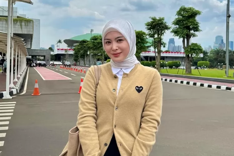 Ayana Moon berkunjung ke Gedung DPR RI yang berada di Senayan, Jakarta (Foto: Gorajuara/ Instagram/ @xolovelyayana)