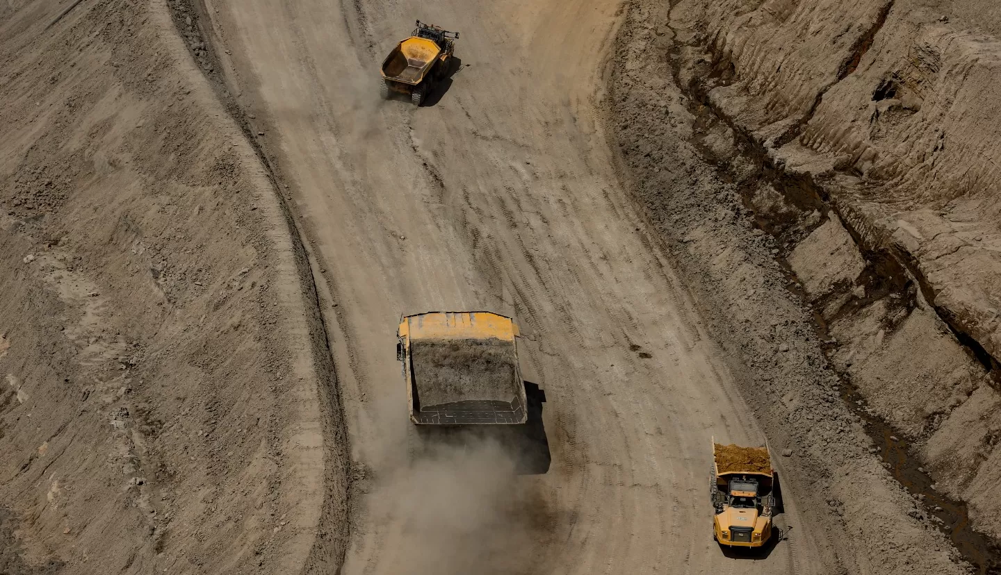 Potret angkutan pertambangan sedang beroperasi. (Gemalantang.com/minerba.esdm.go.id)