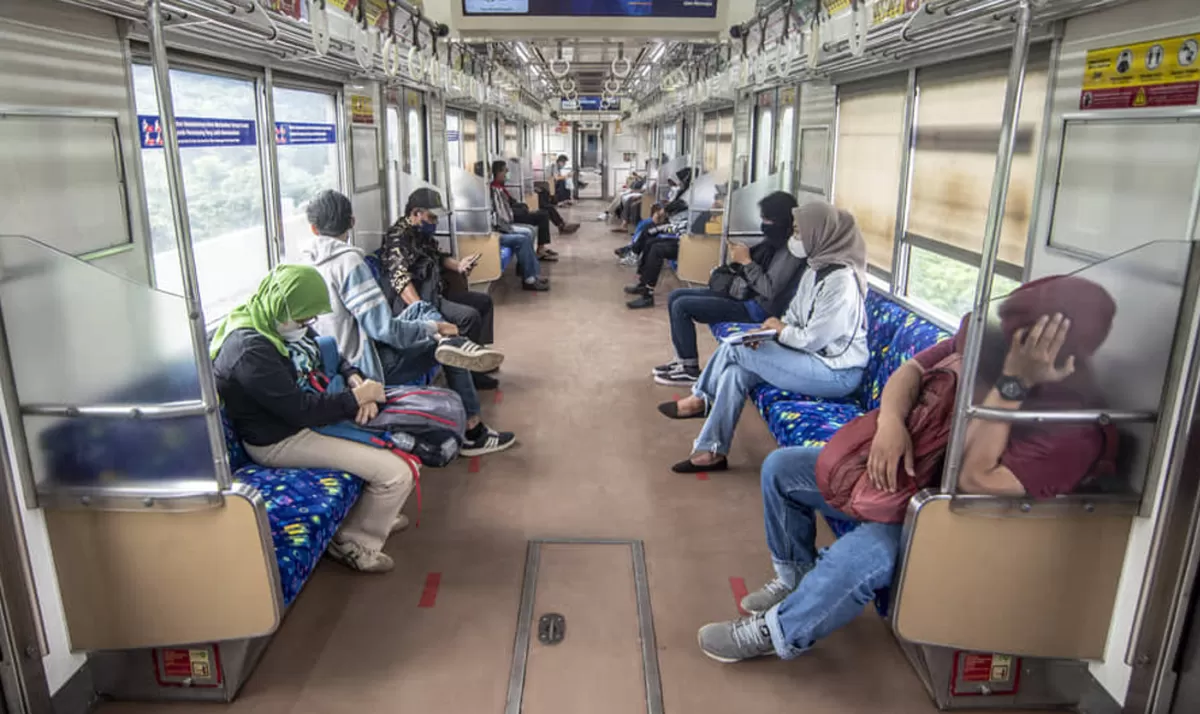 Ilustrasi penumpang wanita kereta KRL yang dijuluki 'Geng Preman' (Dok. Promedia)