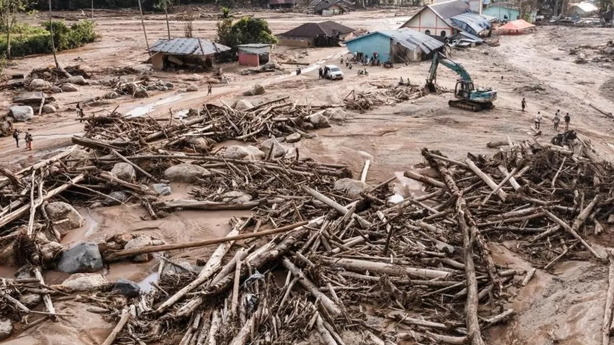 Ilustrasi.Banjir bandang yang membawa kayu gelondongan kembali menerjang Kabupaten Bener Meriah, Aceh. (Foto: CNNIndonesia)