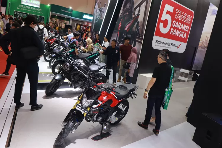 PT AHM hadir di Indonesia Motorcycle Show (IMOS+) 2023 dengan mengusung semangat Satu Hati Penuh Arti .