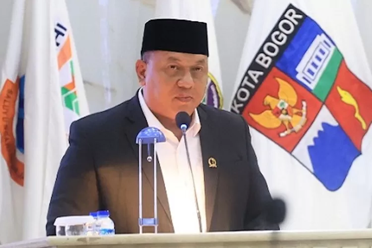 Anggota Fraksi Gerindra DPRD Jawa Barat, Pradi Supriatna, saat membacakan pandangan fraksi dalam Rapat Paripurna. (ist)