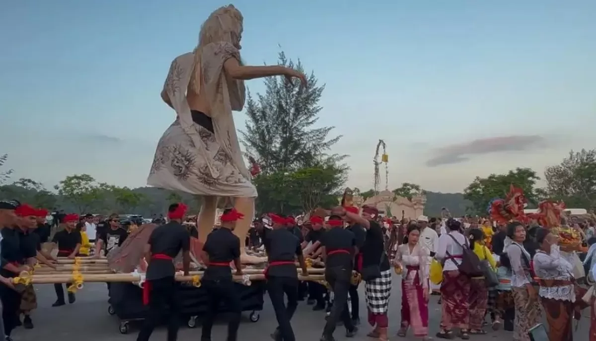 Pawai Ogoh-ogoh diarak dalam rangka menyambut Umat Hindu di Batam./ne 