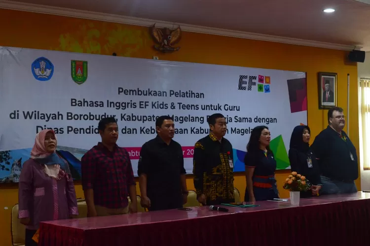 EF Kids and Teens bekerja sama dengan Dinas Pendidikan dan Kebudayaan Kabupaten Magelang menyelenggarakan Program Pelatihan Bahasa Inggris yang diikuti puluhan guru SD dan SMP di Kabupaten Magelang.  (Istimewa)