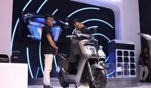 Honda Stylo 160 Primadona di IIMS 2024, EM1 e: Jadi Motor Listrik Terbaik