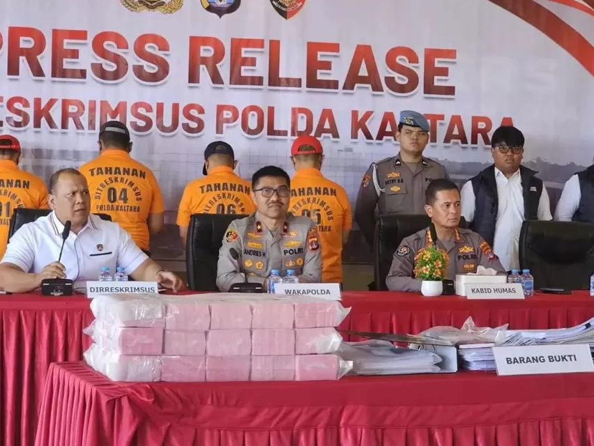 Wakapolda Kaltara memberikan keterangan dalam pengembangan kasus kredit fiktif. (FIJAI PASARIJA/RADAR TARAKAN)