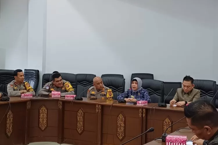 Kapolres baru menjabat di Barito Utara (Barut), Kalteng, AKBP Singgih Febiyanto berkunjung ke DPRD Barut, Senin (13/1/2025).