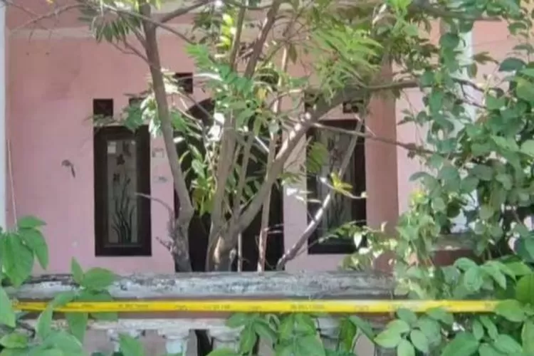 Penampakan Rumah Milik Satu Keluarga di Indramayu yang Terkubur Dalam Satu Liang Lahat.