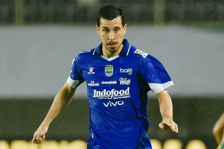 Gol Penalti Andrew Jung Bawa Persib Pimpin 1-0 Hingga Akhir Babak Pertama (Foto: Gorajuara.com / Instagram @persib)