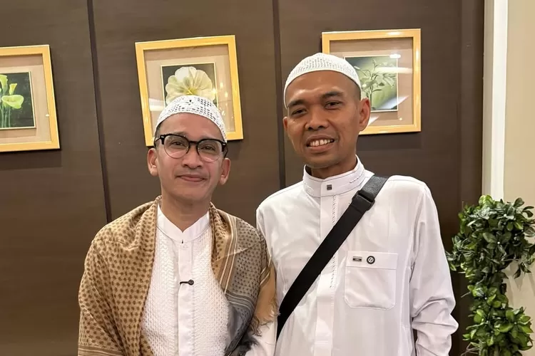Ruben Onsu dan Ustadz Abdul Somad bertemu saat melaksanakan ibadah umrah pada tahun 2025 (Foto: Gorajuara/ Instagram/ @ustadzabdulsomad_official)
