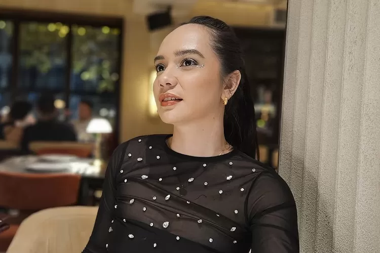Putri Anne curhat di medsos terkait kerinduan dengan seseorang (Foto: Gorajuara/ Instagram/ @anneofficial1990)