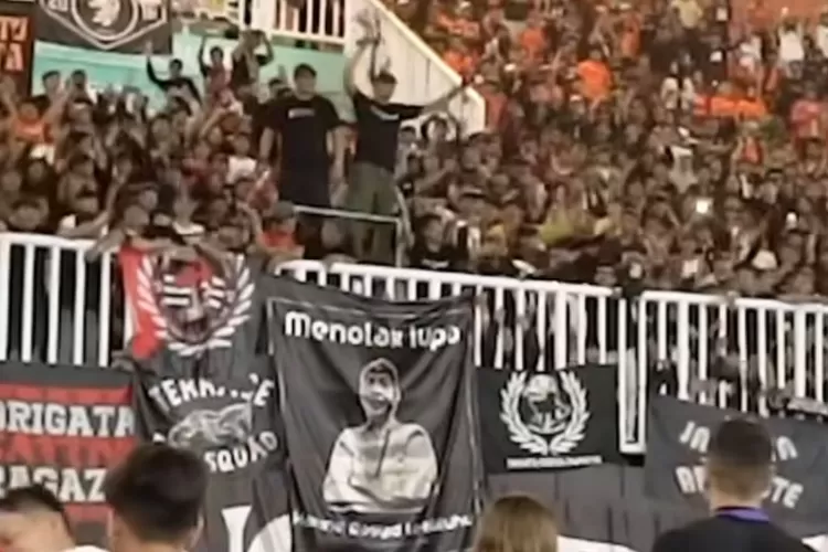 Pemain Persija Jakarta Menyambut Jakmania (Screenshoot ig @persija)