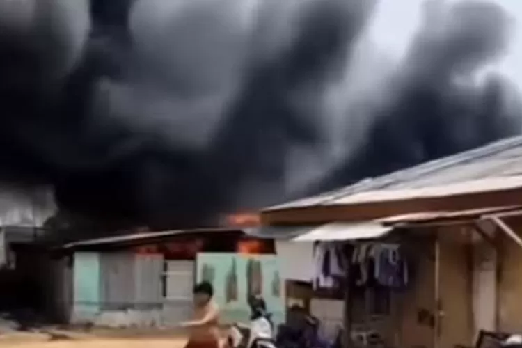 Jakarta menyala! Kebakaran kembali terjadi di kawasan padat lapak Rawa Buaya Jakbar, Damkar sebut tak ada korban jiwa