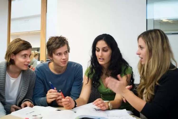 Daftar 10 Negara Paling Aman untuk Tujuan Belajar di Luar Negeri