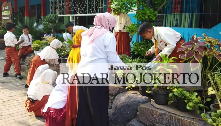 MPLS Di SDN Balongsari 2 Kota Mojokerto, Ajak Siswa Peduli Lingkungan ...