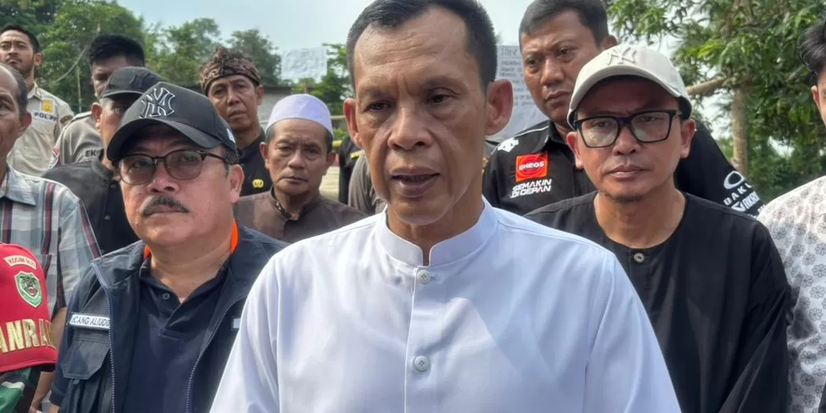 Wakil Bupati Bogor, Jaro Ade saat tinjau jembatan ambruk di Rumpin Kabupaten Bogor pada Kamis (16/4) (bogorkab.go.id)