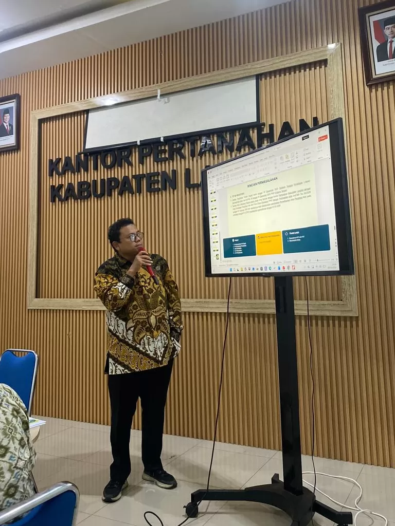 Kantor Pertanahan Kabupaten Langkat melaksanakan rapat pembahasan verifikasi dan perbaikan hasil inventarisasi serta identifikasi data pengadaan tanah untuk pembangunan Jalan Tol Binjai&ndash;Langsa.(Foto)  (Lie/Promedia)