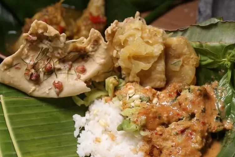 5 Alasan Mengapa Nasi Pecel Madiun Adalah Raja Kuliner Nusantara