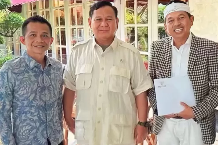 Om Zein (kiri foto) bersama Prabowo Subianto dan Dedi Mulyadi 