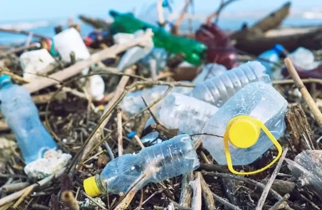 ilustrasi sampah plastik